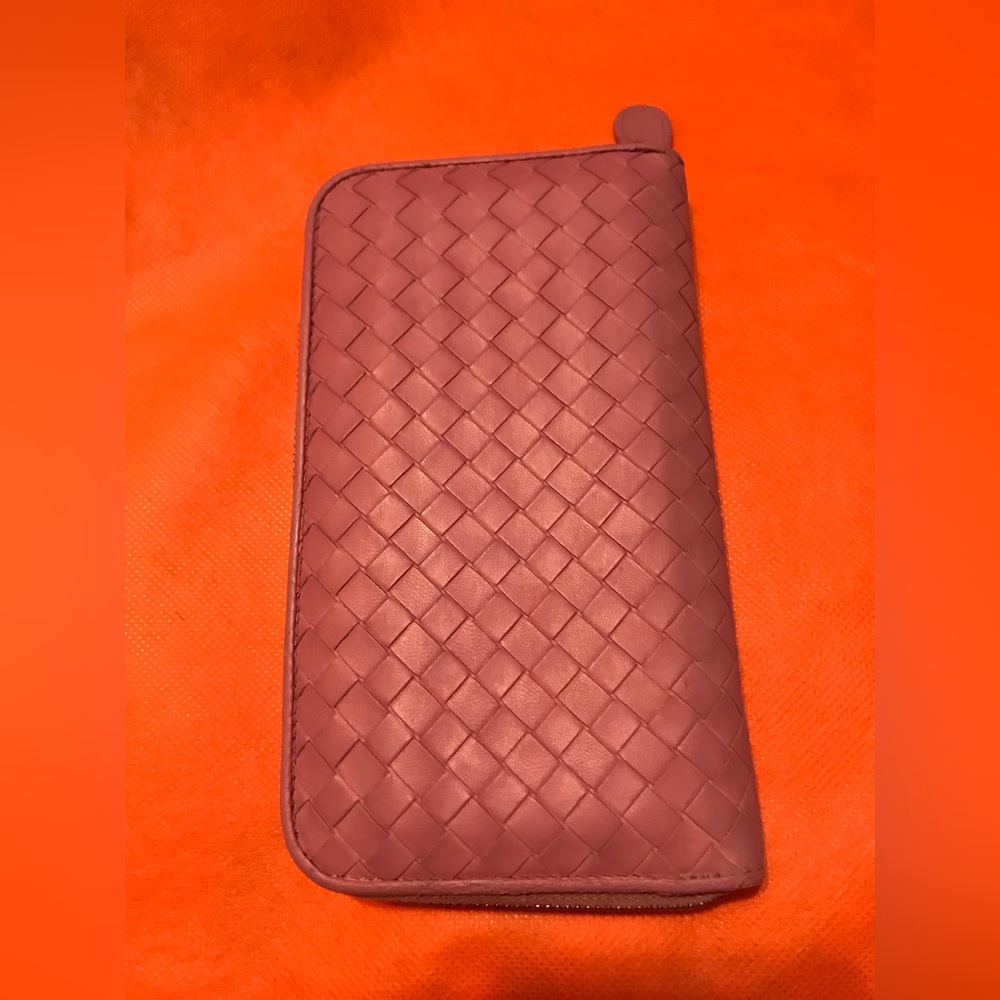 Bottega Veneta zippy wallet in pink authentic